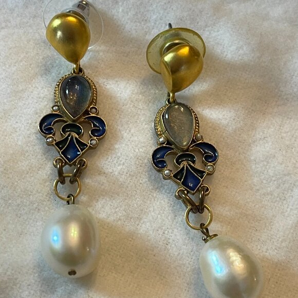 Diego Percossi Papi pierced dangle earrings with moonstone, blue enamel, pearls - Picture 2 of 6